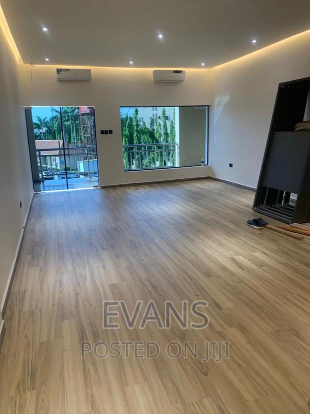 SPC, Vynil and LAMINATE Specialist · Photo 1