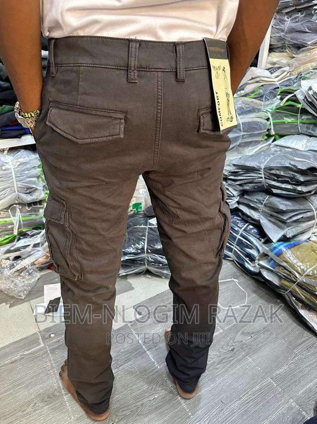 Original Cargo Pants Available in Stock · Photo 4