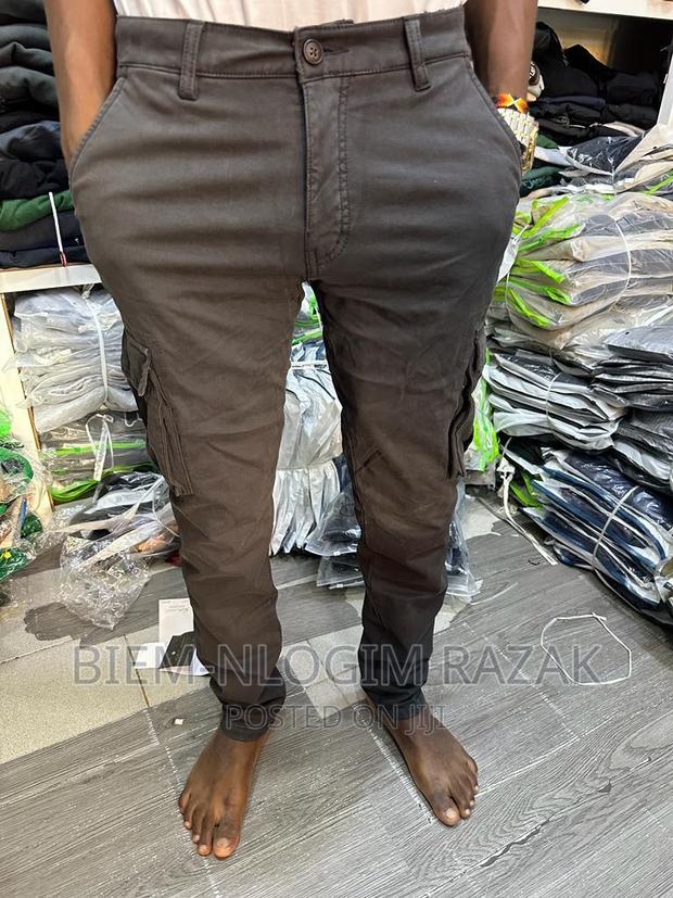 Original Cargo Pants Available in Stock · Photo 5