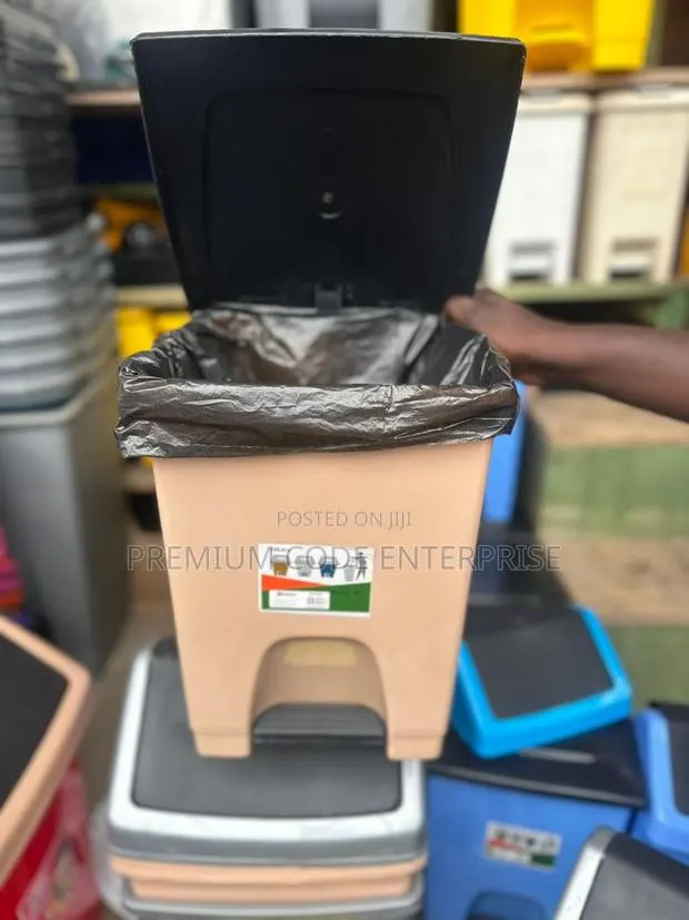20 Liter Bin Liner/Garbage Liner/Bin Bag - Black · Photo 1