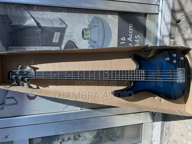 Yamaha Bass Guitar · Photo 1