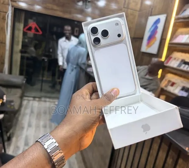 Apple iPhone 17 Pro 512 GB Silver · Photo 1
