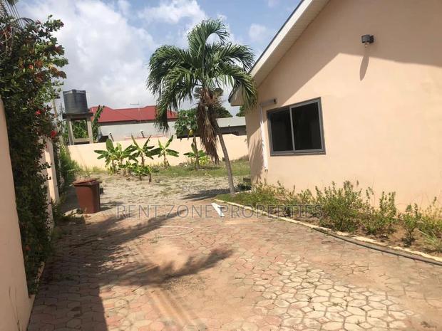4bdrm Maisonette in Achimota for rent · Photo 3