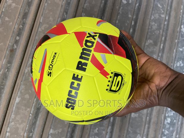 Original Football Suitable for All Pitch at Cool Price · Photo 4