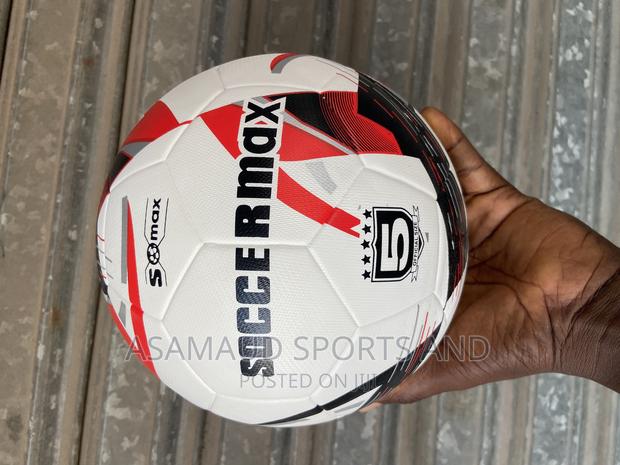 Original Football Suitable for All Pitch at Cool Price · Photo 5