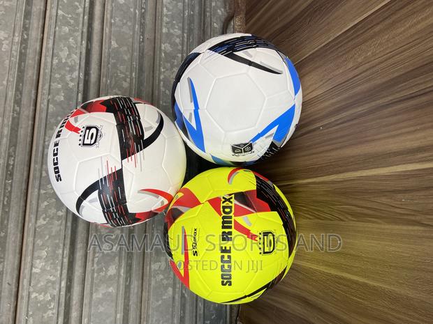 Original Football Suitable for All Pitch at Cool Price · Photo 7