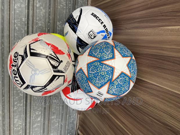 Original Football Suitable for All Pitch at Cool Price · Photo 3