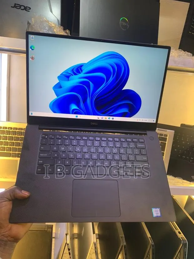 Laptop Dell Precision 15 5540 32GB Intel Xeon SSD 512GB · Photo 1