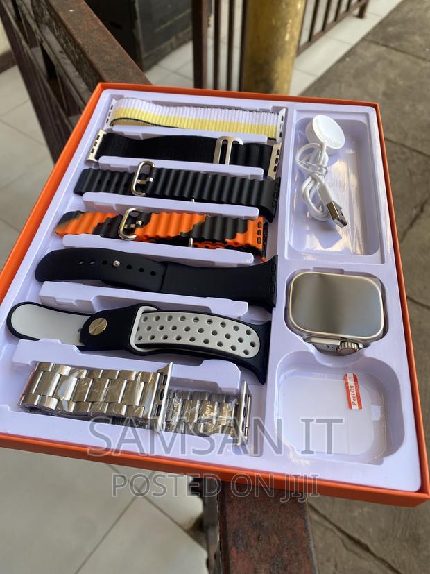 Smart Watch With 7 Free Straps/ Handles (7 in 1 Smartwatch) · Photo 3