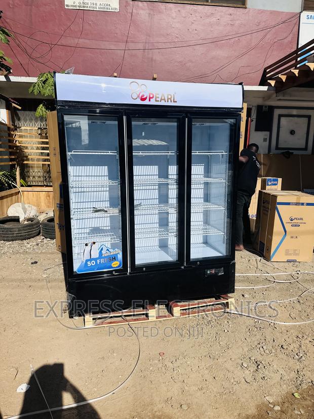 3doors Tempered Glass Pearl Display Fridge White · Photo 1