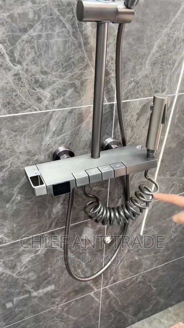 Temperature Reading Shower 8021h · Photo 2