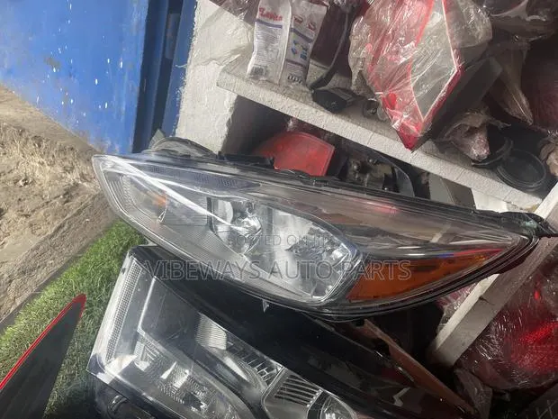 Ford Focus 2015-2018 Original Headlights Left · Photo 1