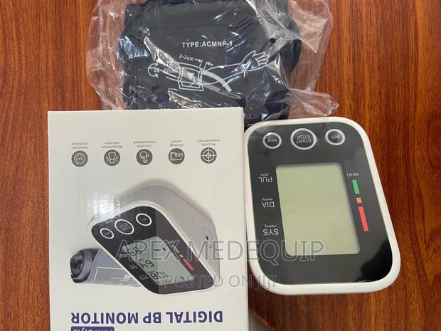 Blood Pressure Monitor With Large Cuff + Voice Function · Photo 3