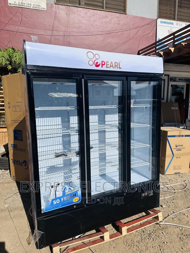 Triple Door Pearl PVC-150 950L Display Fridge · Photo 1