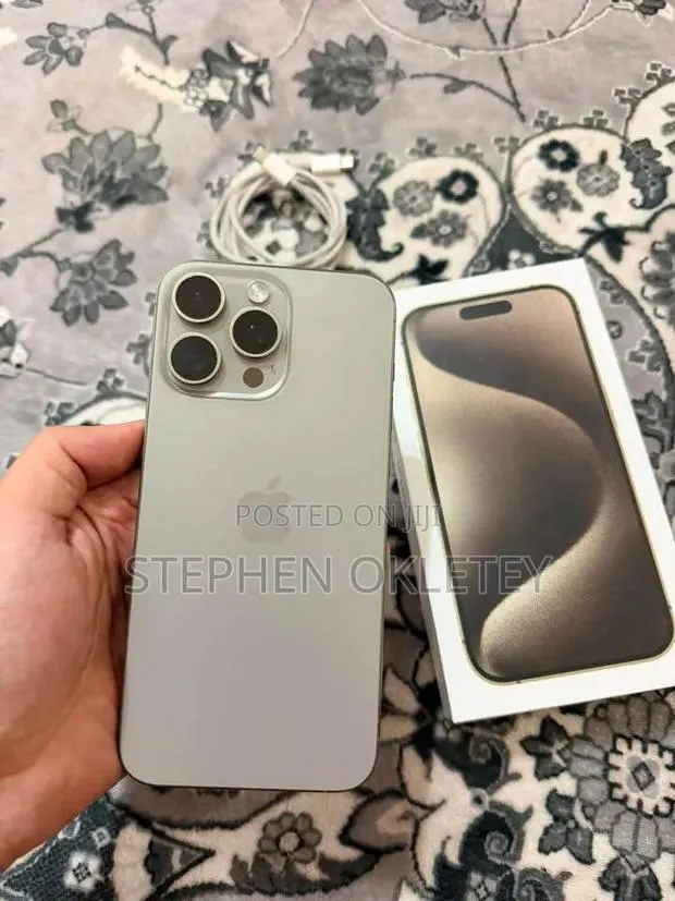 Apple iPhone 15 Pro Max 256 GB Orange · Photo 1