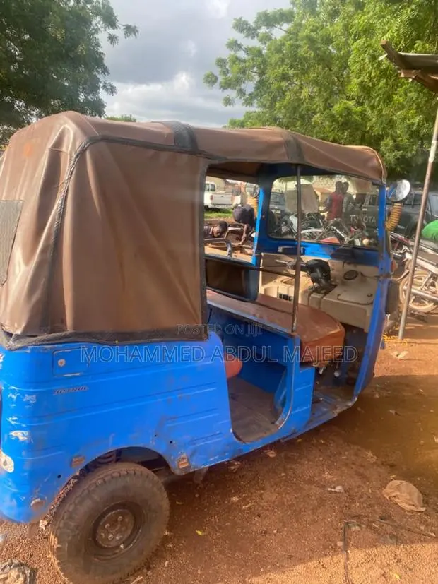 Bajaj 2020 Blue · Photo 1