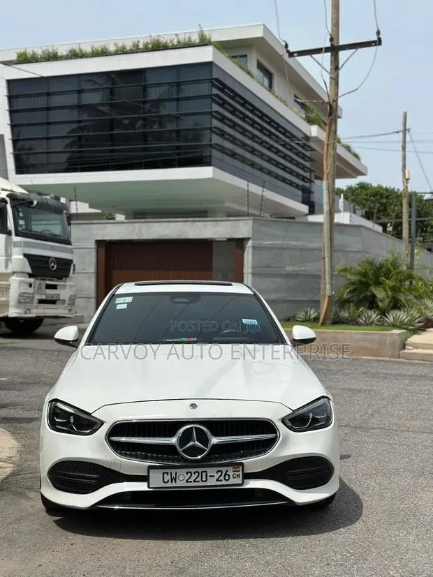 Mercedes-Benz C300 2022 White · Photo 1