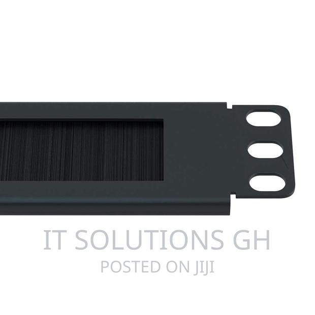 1U Brush Cable Manager · Photo 1