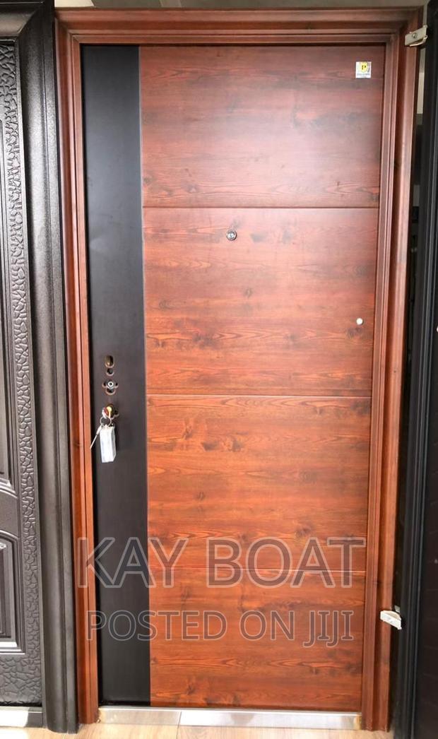 Smooth Brown Door · Photo 1
