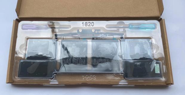 Apple A1820 / A1707 Macbook Pro Late 2016 Mid 2017 · Photo 2