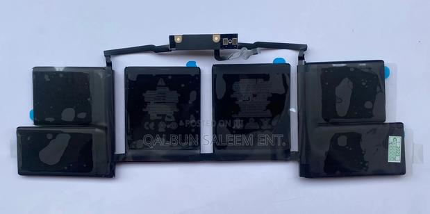 Apple A1820 / A1707 Macbook Pro Late 2016 Mid 2017 · Photo 3