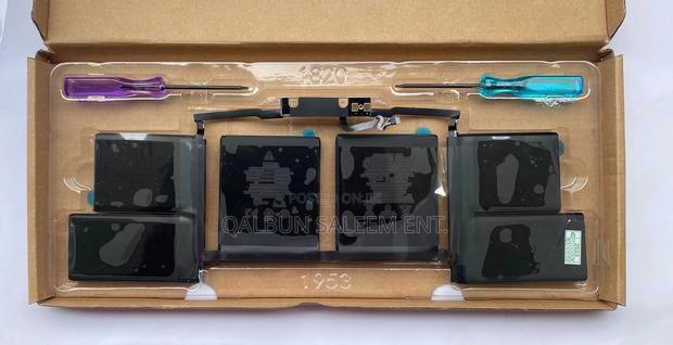 Apple A1820 / A1707 Macbook Pro Late 2016 Mid 2017 · Photo 1
