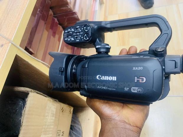Professional Xa20 Wi-Fi Video Camera · Photo 1