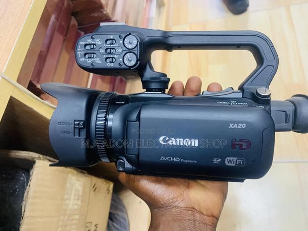 Canon Xa20 Professional Video Camera With Wi-Fi Inbuilt · Photo 1