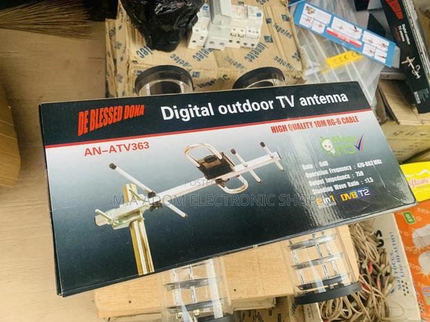 Outdoor Digital Antenna · Photo 1