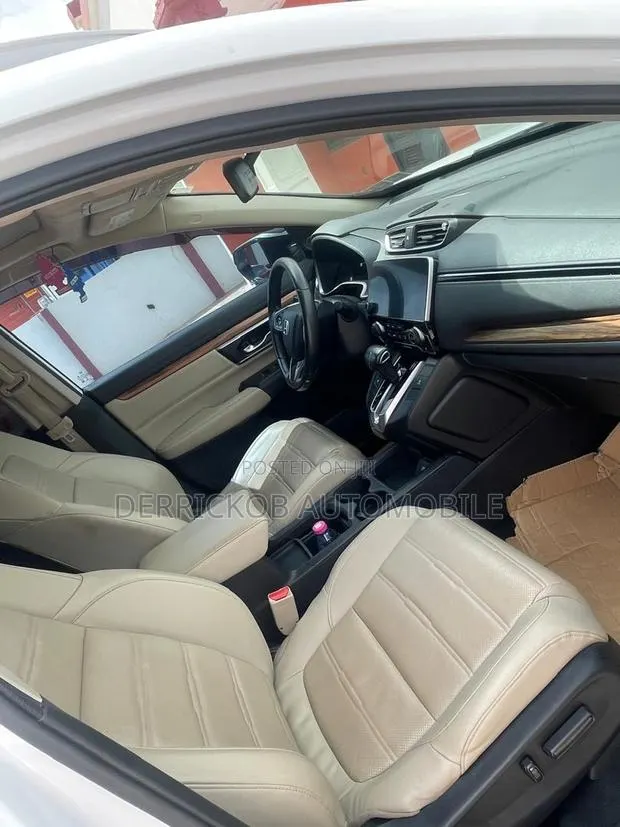 Honda CR-V Touring AWD 2019 White · Photo 1