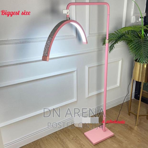 28 Inches LED Heavy Duty Luxurious Half Moon Lamp · Photo 7