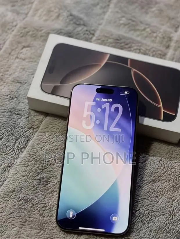 Apple iPhone 16 Pro Max 256 GB Gold · Photo 1