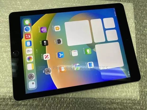 Apple iPad 9.7 64 GB Silver · Photo 1