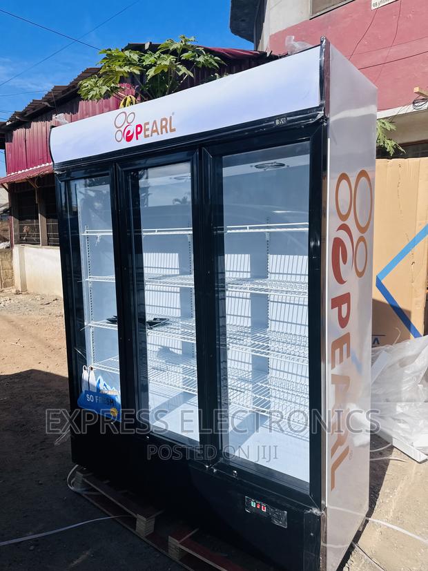 Easy to Us Three Doors Display Fridge Pearl PVC-150 · Photo 1