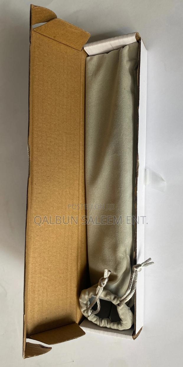Foldable and Adjustable Laptop Stand · Photo 3