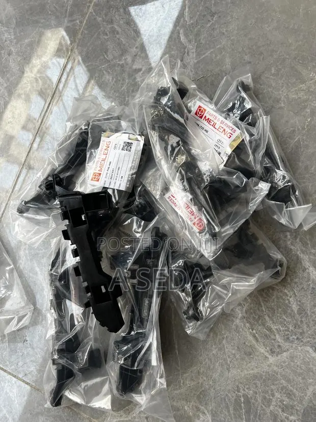 Honda Accord 2018 2019 2020 2021 2022 Front Bumper Bracket Locker · Photo 1
