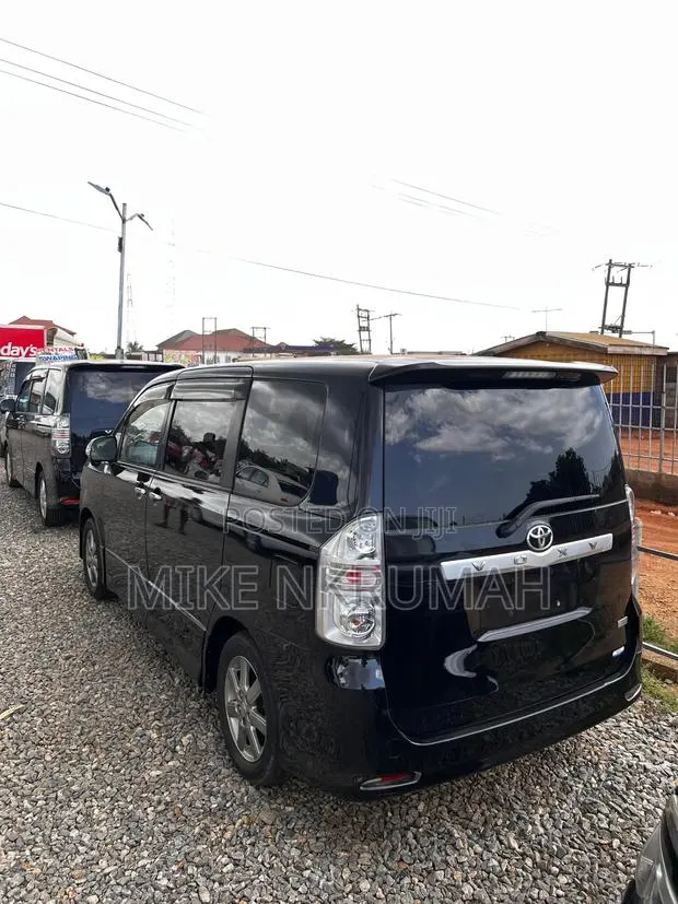Toyota Voxy 2011 Black · Photo 1