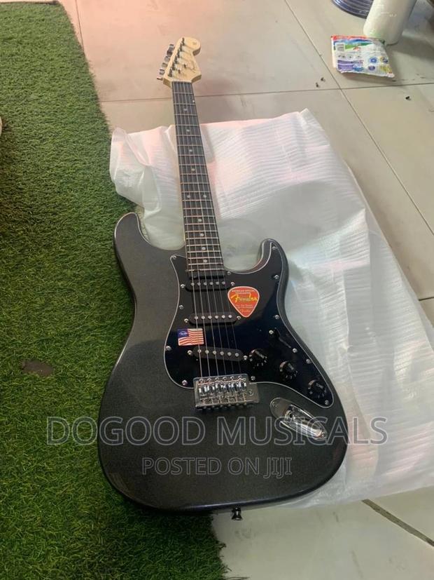 Fender Lead Guitar · Photo 1