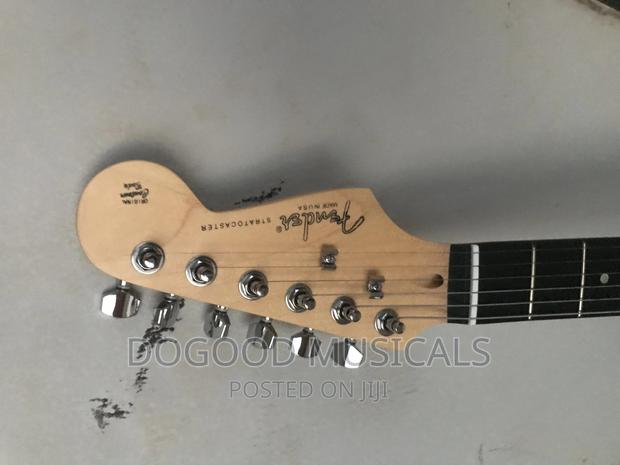 Fender Lead Guitar · Photo 2