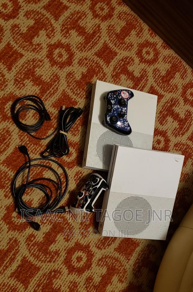 Xbox One S With Games. · Photo 2
