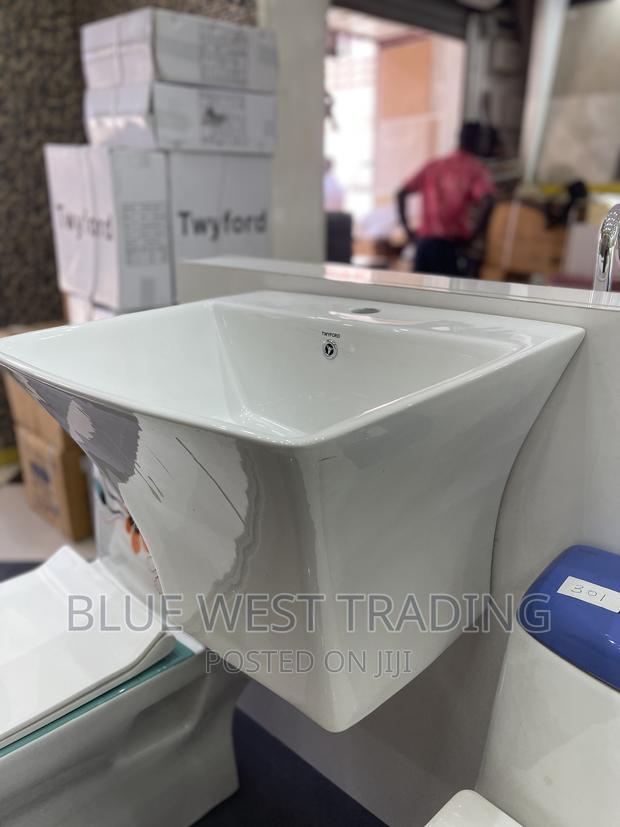 Twyford Wall Hung Basin · Photo 1