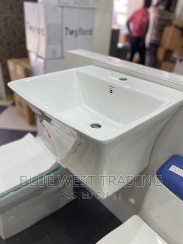 Twyford Wall Hung Basin · Photo 3