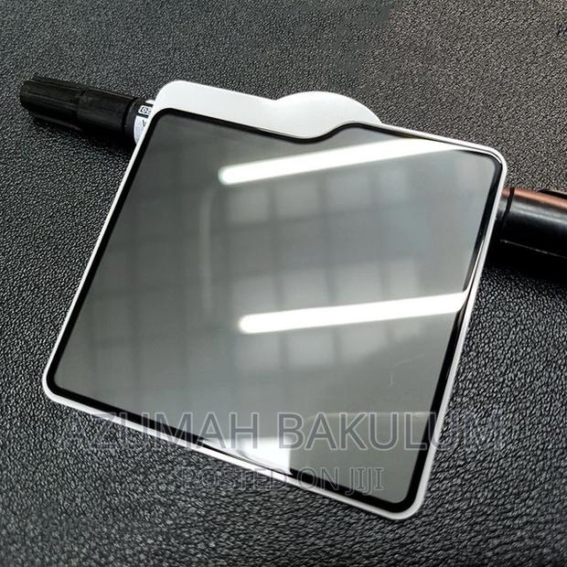 Galaxy Z Flip 5 / 6 7 Privacy Front Led Screen Tempered Glass · Photo 8