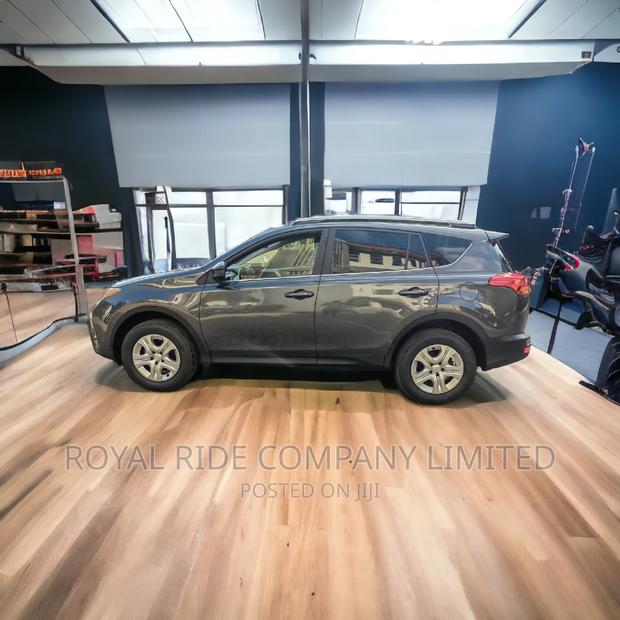 Rent a Car - Toyota Rav 4 Le Grey · Photo 5