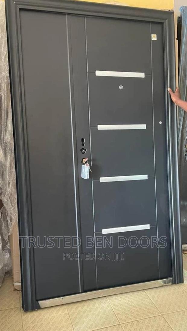 Adorable Paladin One/Half Turkish Black Security Door · Photo 1