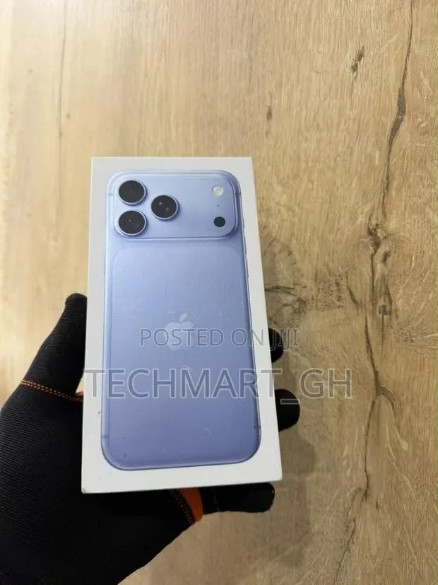 New Apple iPhone 18 Pro 256 GB Blue · Photo 1