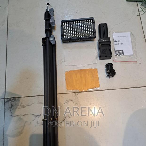 Higher Quality LED Video and Photography Light Stand · Photo 1