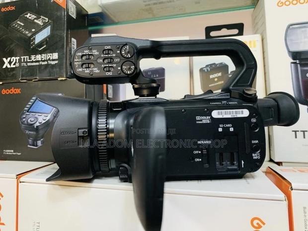 Long Lasting Canon Xa15 Compact Full HD Video Camera · Photo 1