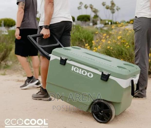 Igloo 90quart Roller Ice Chest · Photo 3