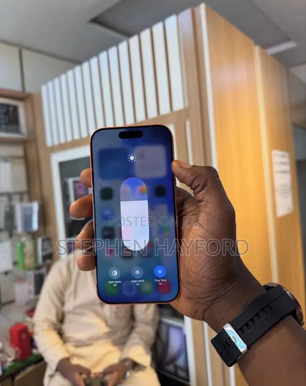 Apple iPhone 17 Pro Max 512 GB Orange · Photo 1